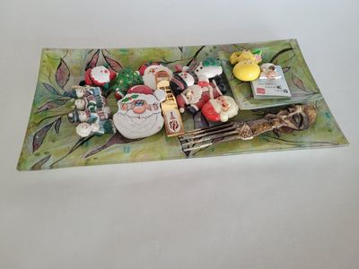 Assorted Christmas-themed Refrigerator Magnets with Decorative Glass Tray, Mixed Designs