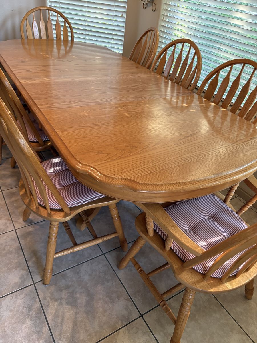 Large Solid Oak Dining Room Table Set with Extension Leaves and 8 Chairs