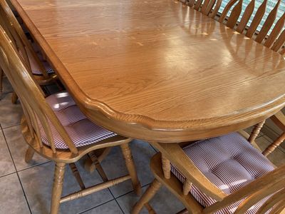 Large Solid Oak Dining Room Table Set with Extension Leaves and 8 Chairs