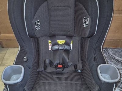 Clean! Graco Extend2Fit Convertible Car Seat Rear and Forward-Facing Baby Toddler