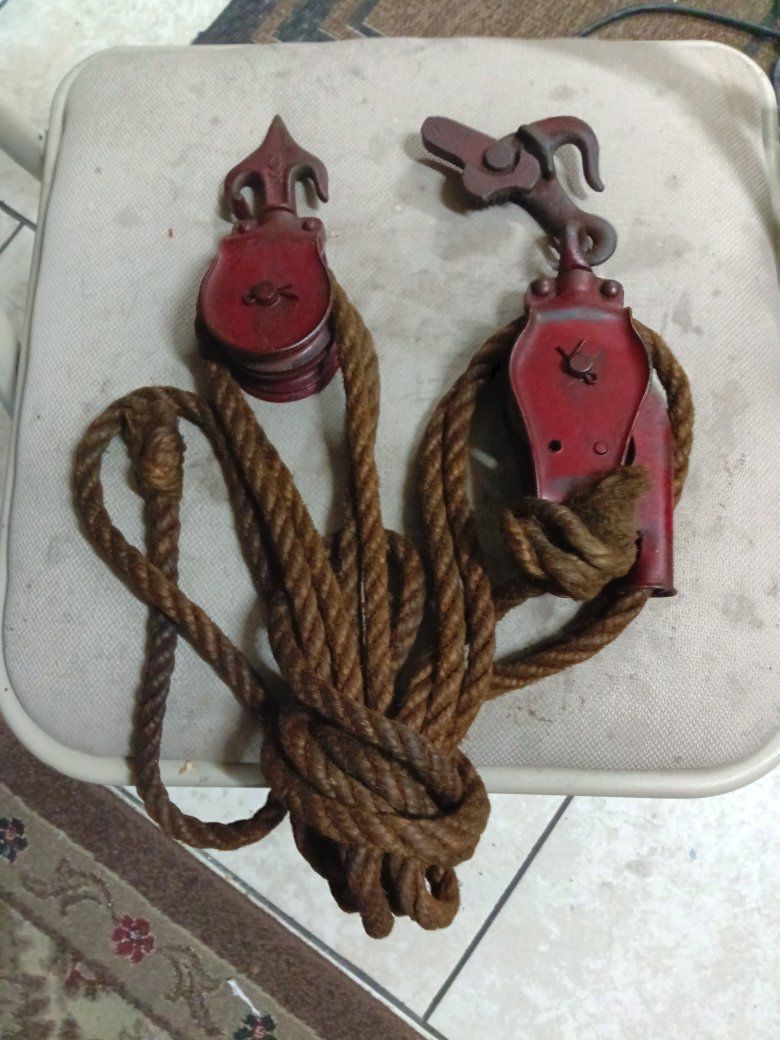 collectible Vintage Small Rope Pulley set Cool!