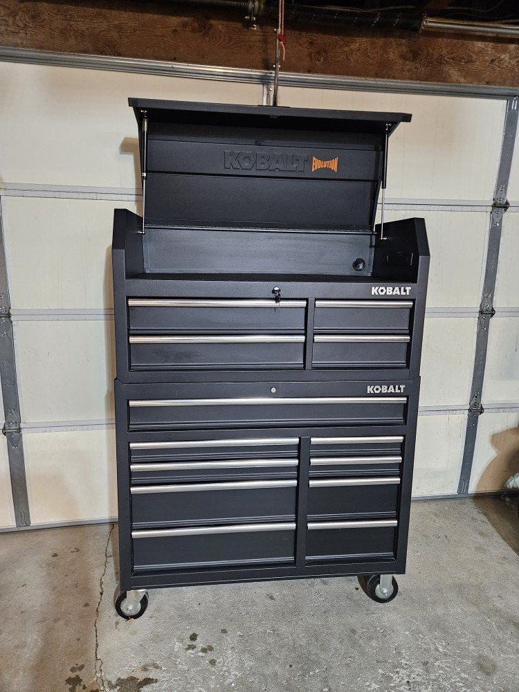 Clean! Kobalt roller box.