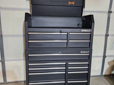 Clean! Kobalt roller box.