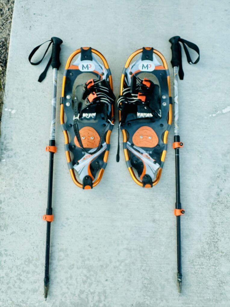 Snow Shoes w/ poles (size small)