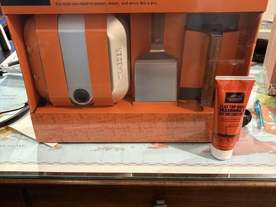 Traeger Ultimate Smash Smash Burger Kit and Traeger Seasoning and Conditioner both Brand new