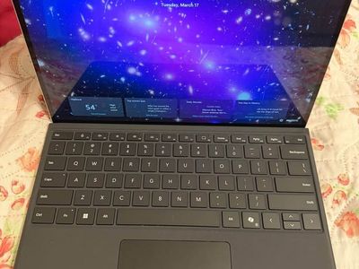 Microsoft Surface Pro 8 i5 8GB RAM 256 SSD Windows 11