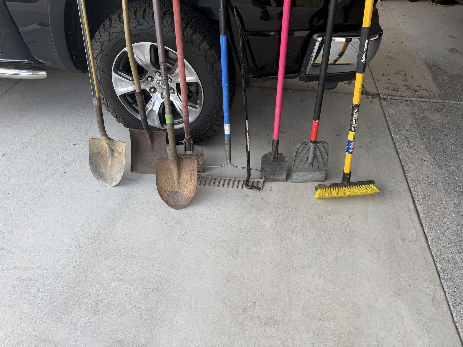 Assorted Used Garden & Yard Tools: Rake, Shovels(flat) (spade) roofing stripper/floor stripper/ice scraper CASH ONLY