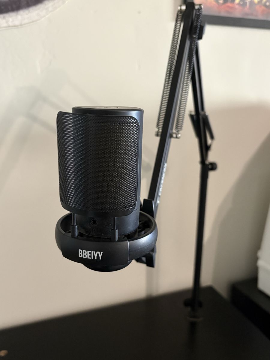 Gaming mic with 360 degree desk stand