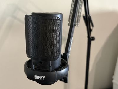 Gaming mic with 360 degree desk stand