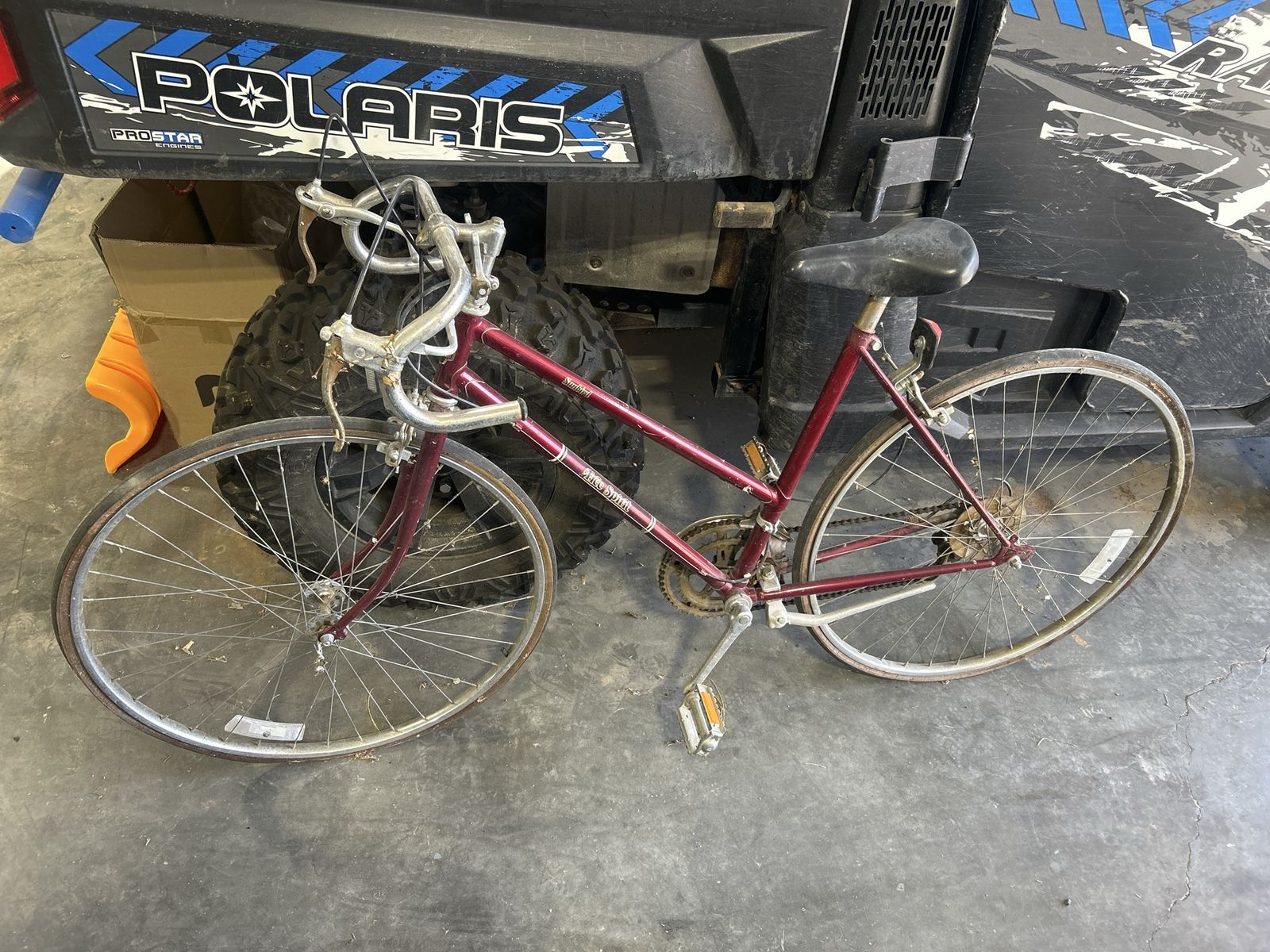 Vintage Free Spirit Road Bike - Maroon Commuter Bicycle