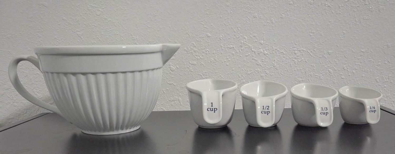 Pier 1 Imports Mixing bowl and measuring cups set