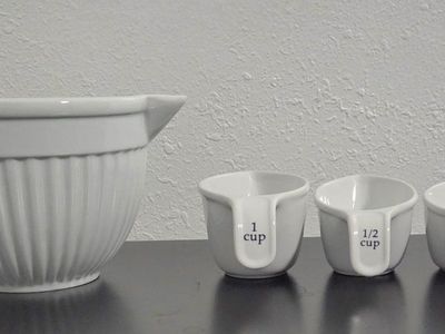 Pier 1 Imports Mixing bowl and measuring cups set