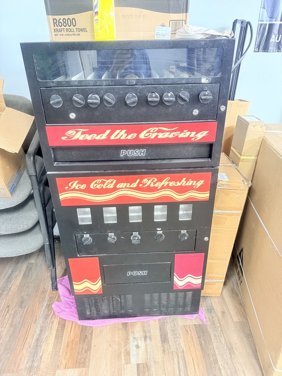 Double Stacked WORKING Vending machine. Food and beverage