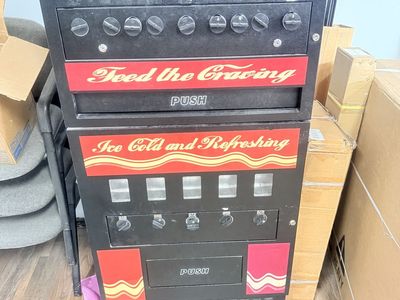 Double Stacked WORKING Vending machine. Food and beverage