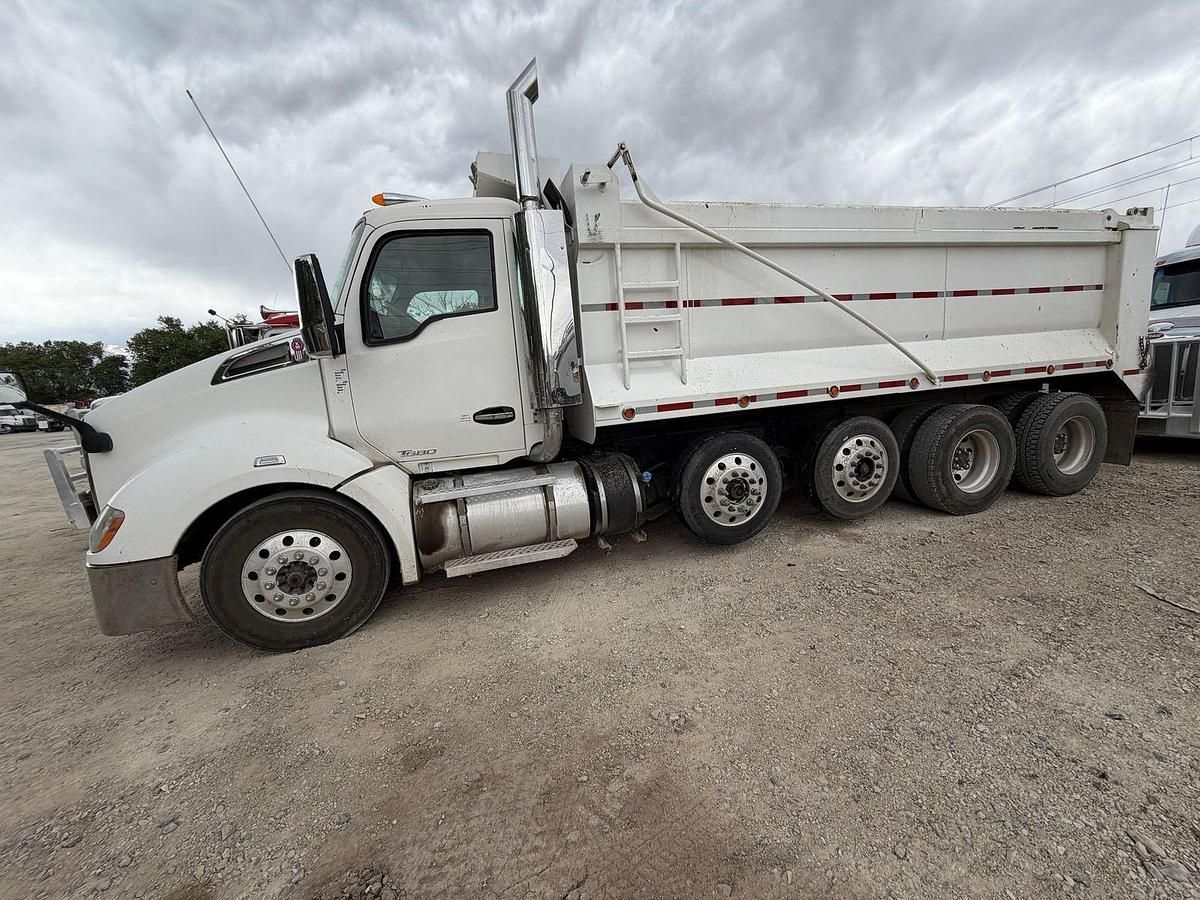 2019 Kenworth T680 Quad Axle Dump, Freshly rebuilt engine, PACCAR MX-13 450HP, diesel, 12-speed automated tranny, 645k miles