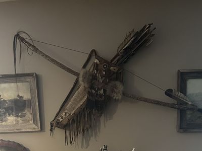 Southwestern Native American Style Decorative Bow and Quiver Set with Arrows