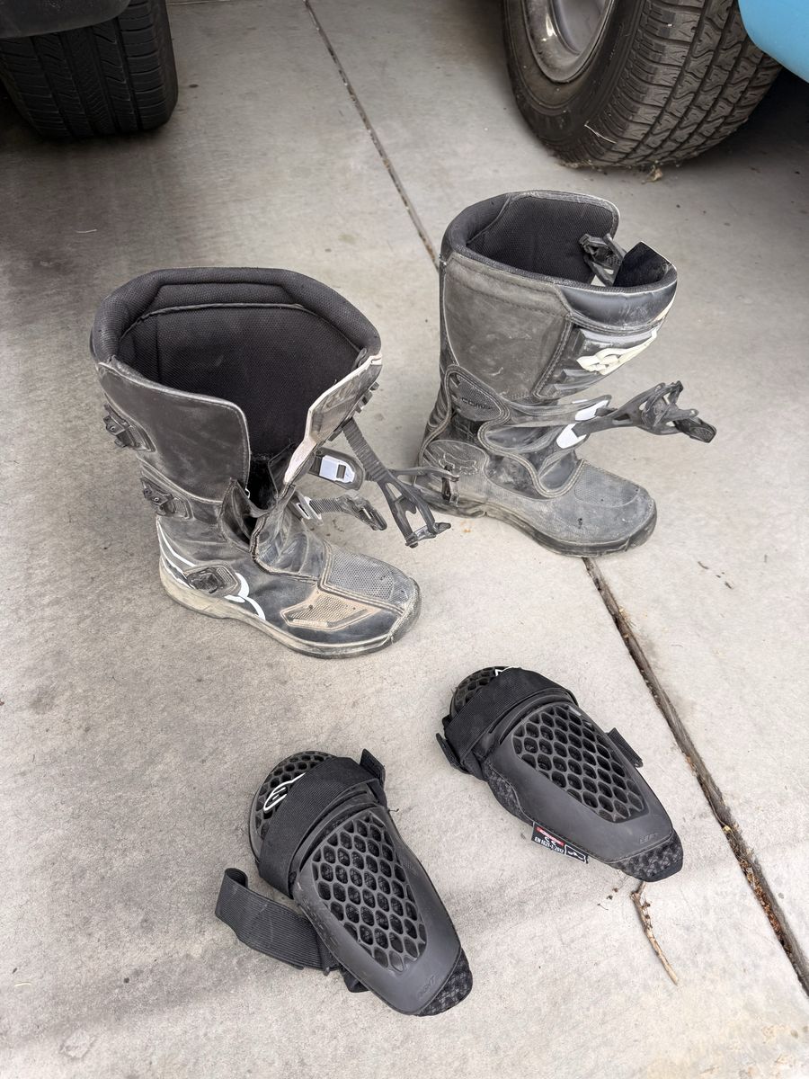 Youth Fox Racing Dirt Bike Boots (Size Y4)