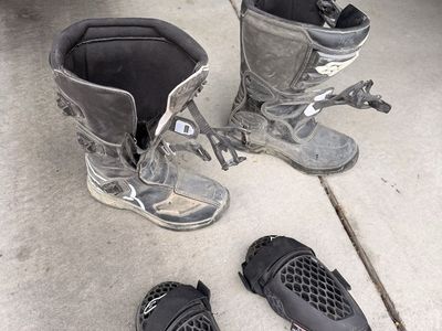 Youth Fox Racing Dirt Bike Boots (Size Y4)