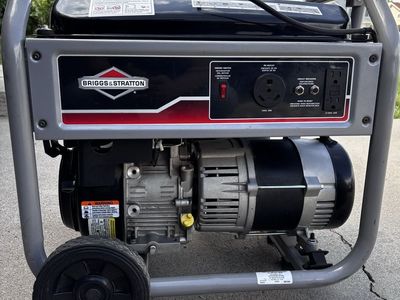 3500 Watts Generator (4375 Starting) Briggs and Stratton LIKE NEW!