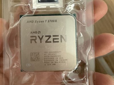 AMD Ryzen 7 3700x AM4 CPU + Thermal Paste