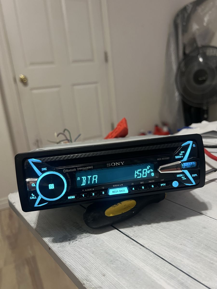 Sony Stereo megabass  BLUETOOTH FM USB aux outputs