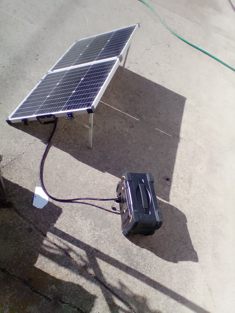 Lion Safari LT Solar portable power unit AND NEW 4 PATRIOTS folding 100w panels