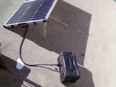 Lion Safari LT Solar portable power unit AND NEW 4 PATRIOTS folding 100w panels
