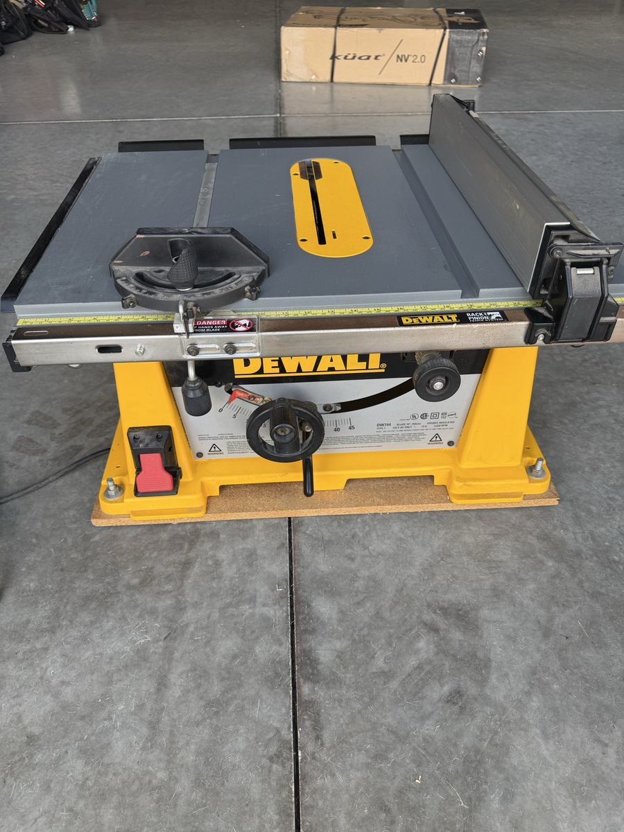 Dewalt 10” table table saw