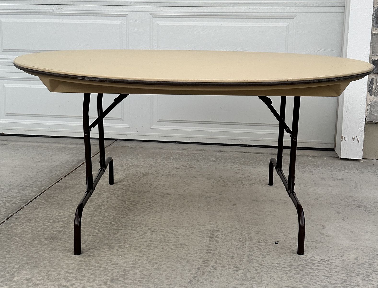 Mitylite 60" Round Folding Table