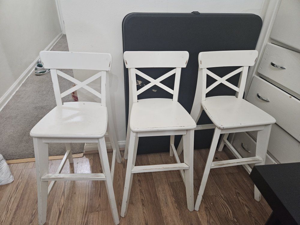 Set of 3 small white stools