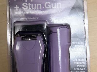 SABRE Pepper Spray & 2‑in‑1 Stun Gun with Flashlight Self Defense Kit