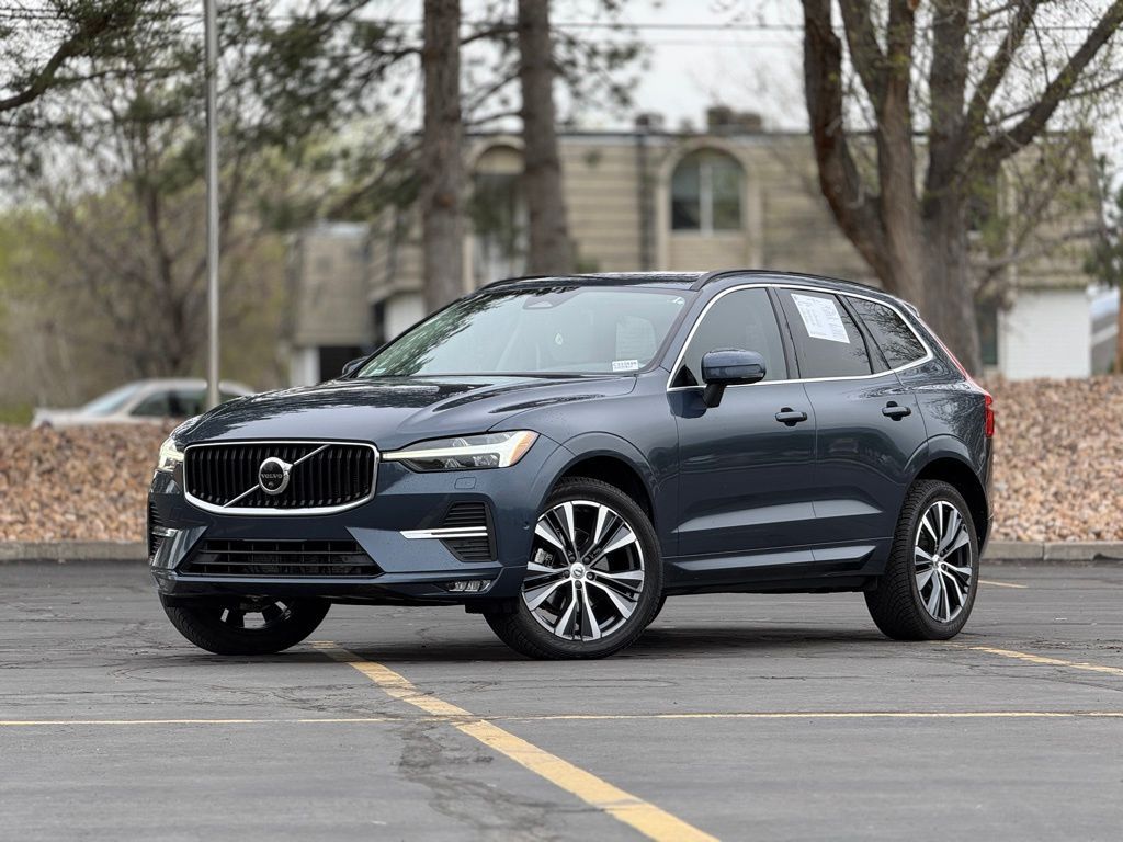 2022 Volvo XC60 B5 Momentum