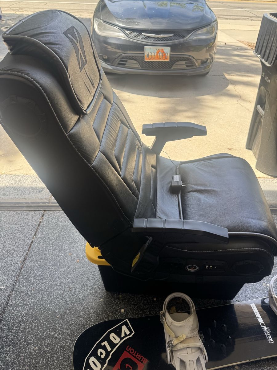 X Rocker Pedestal Gaming Chair - Black with Built-in Speakers - Used
