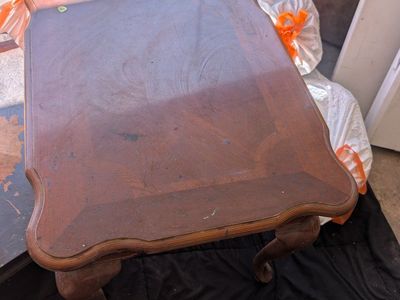 Vintage Dark Wood Accent End Table with Scalloped Edges & Curved Legs - Good Condition