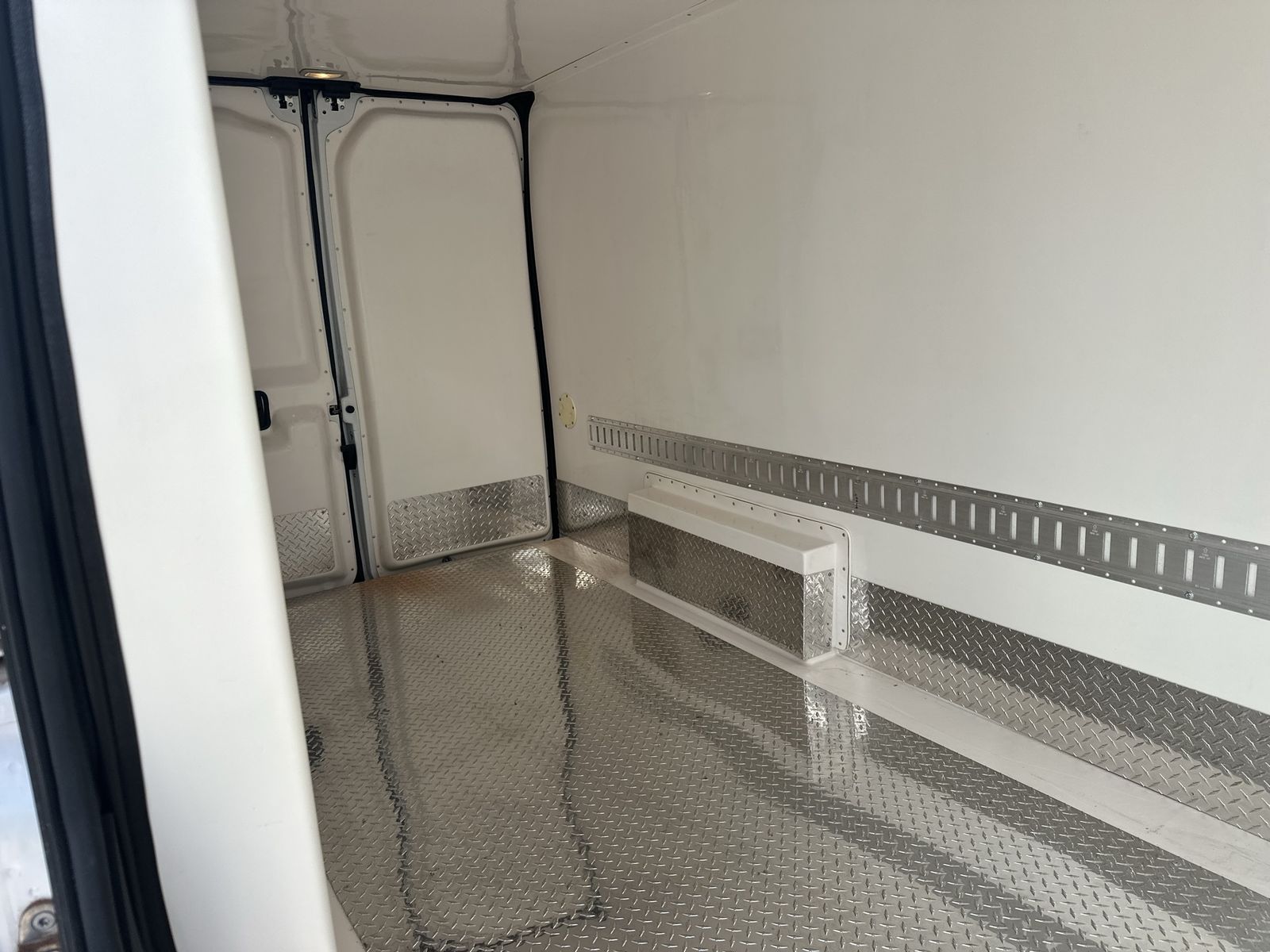 Main image 4
