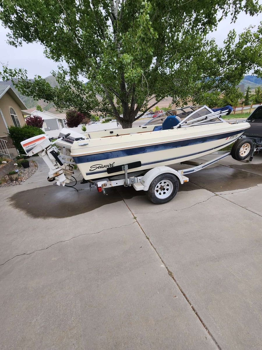 18 ft  Seaswirl open bow