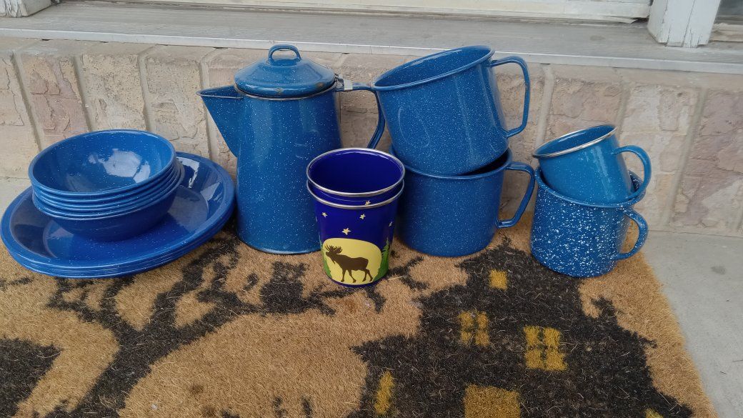Vintage Blue Speckled Enamelware Camping / Picnic Dinnerware Set (19 Pieces)