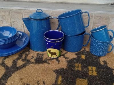 Vintage Blue Speckled Enamelware Camping / Picnic Dinnerware Set (19 Pieces)