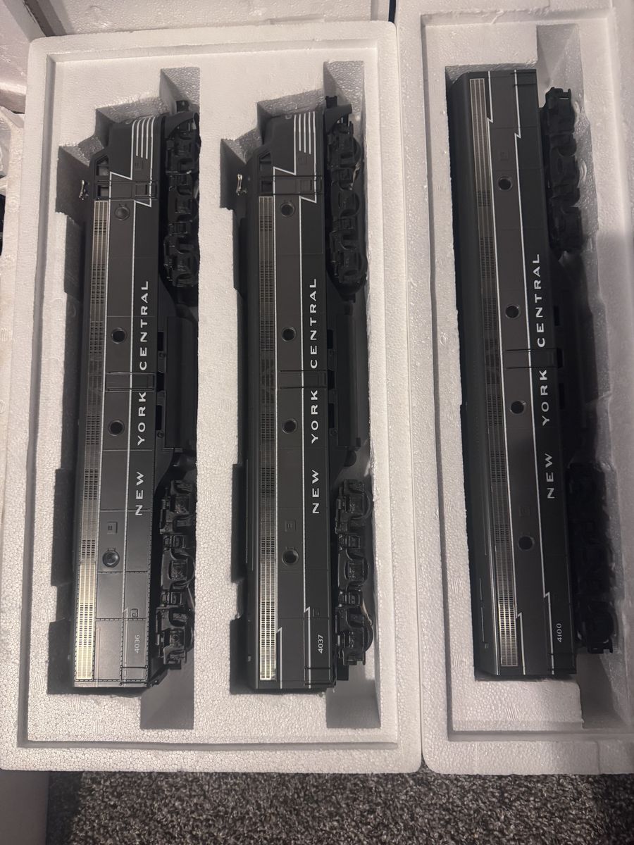 Lionel Compatible O Gauge New York Central EMD E-8 ABA Diesel Set - Quality Craft Models - 2 A Units & 1 B Unit w/ Boxes