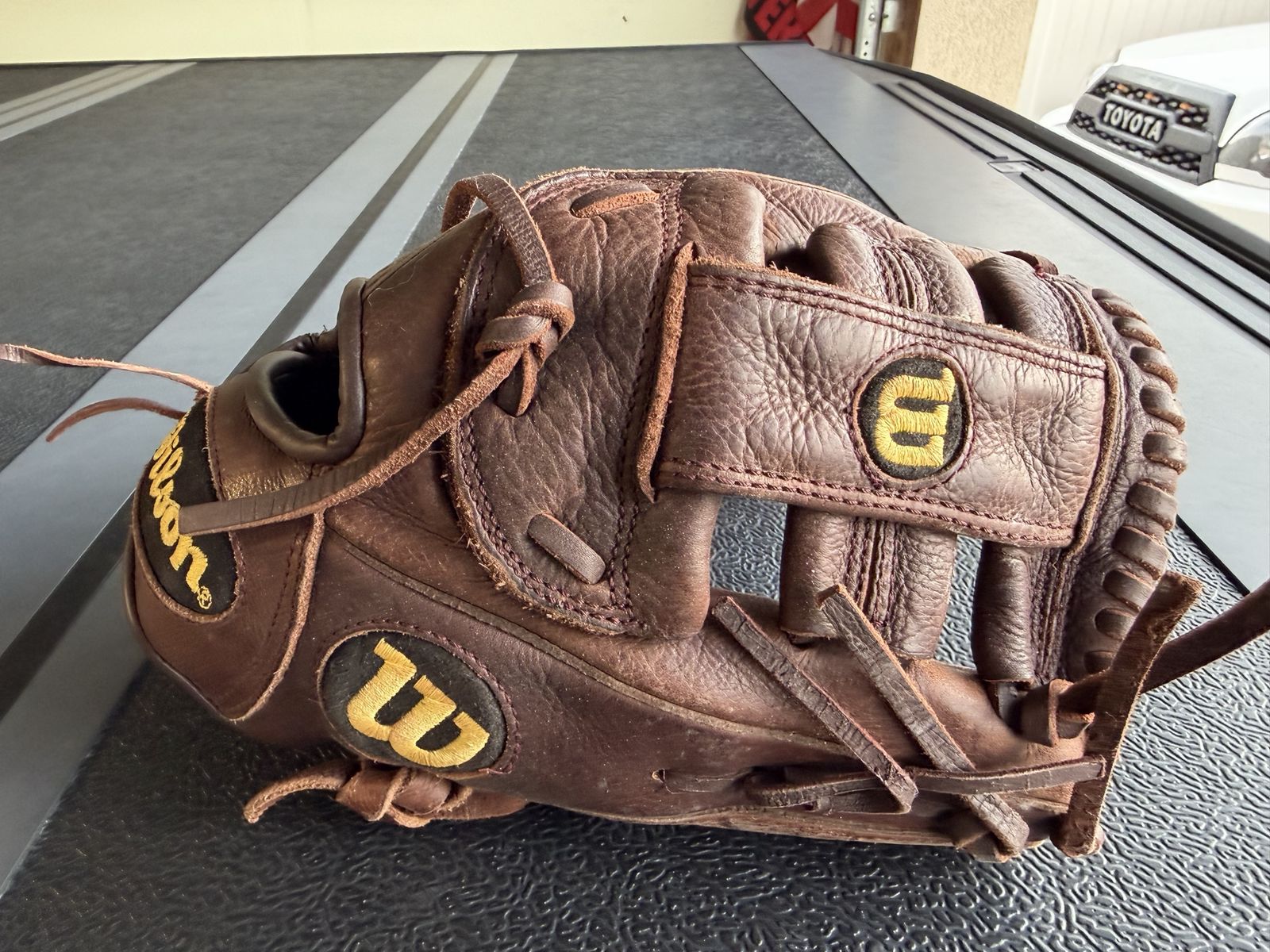 Wilson A800 Leather Baseball Glove Brown