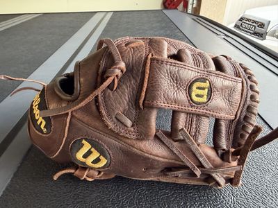 Wilson A800 Leather Baseball Glove Brown