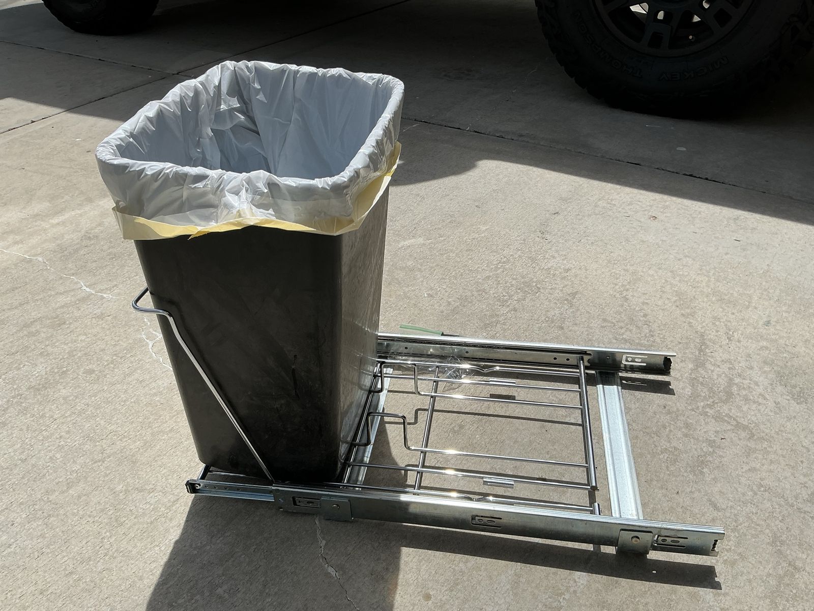 Pull-out For Single Garbage Can