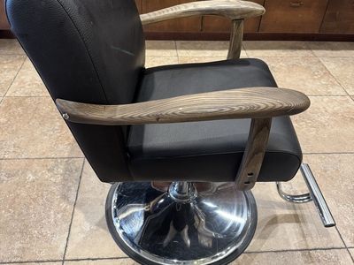 Used Black Salon Chair with Wood Arms - Hydraulic Swivel Barber Styling Chair