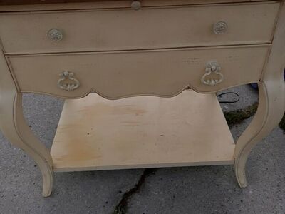 Dresser With A Pullout Table