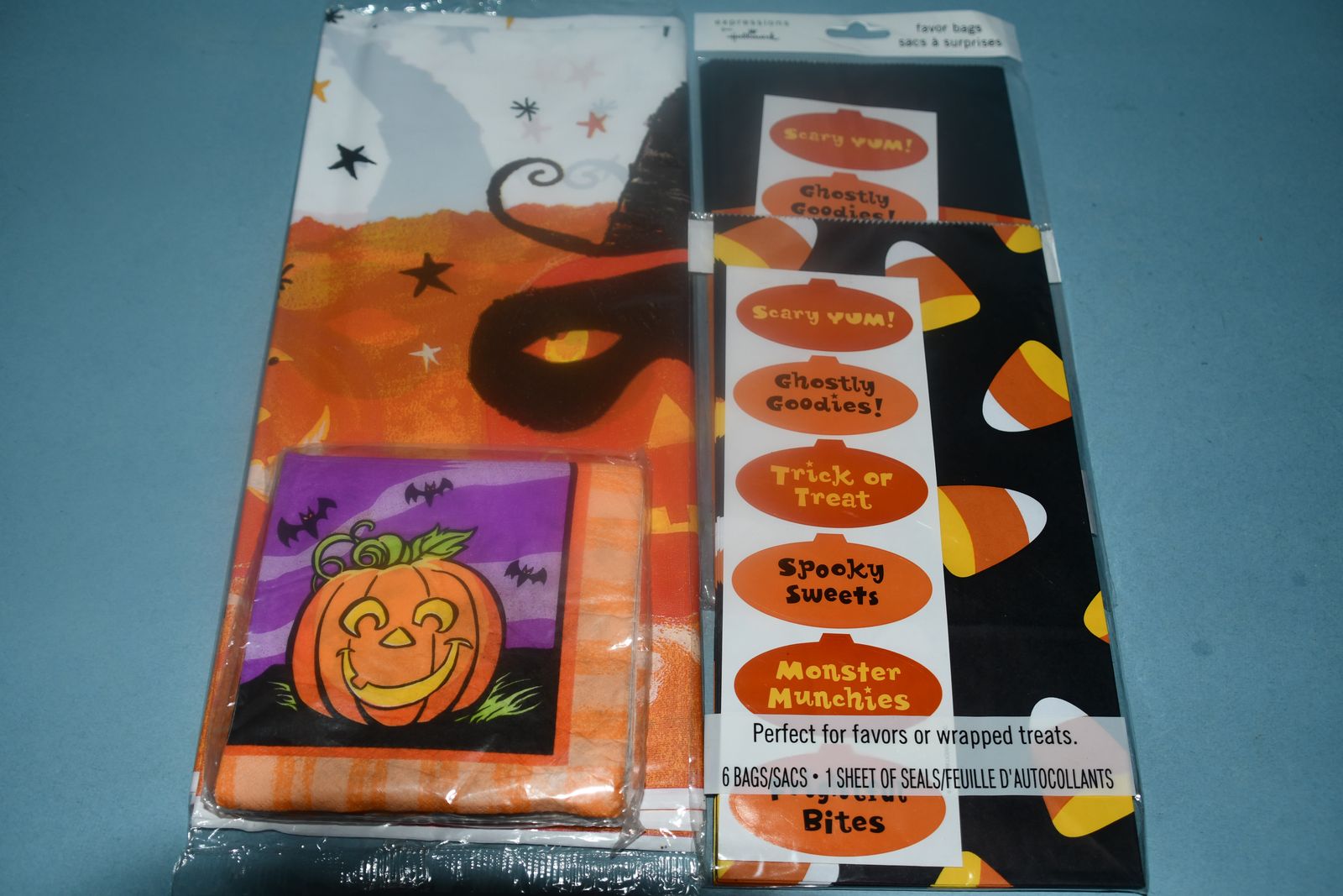 NEW ~ HALLOWEEN TABLECLOTH, NAPKINS & TREAT BAGS ~ PUMPKINS ~ ALL FOR $5