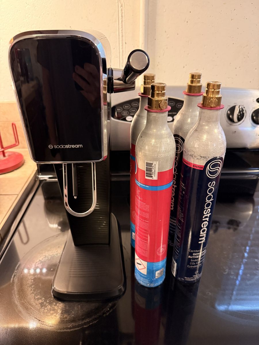 Soda Stream Art With 4 cannisters