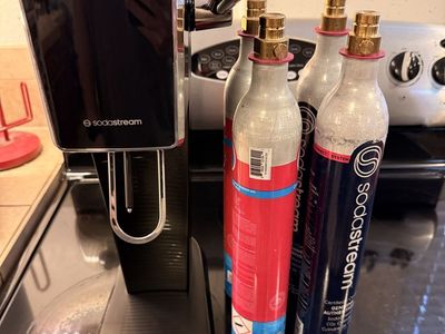 Soda Stream Art With 4 cannisters