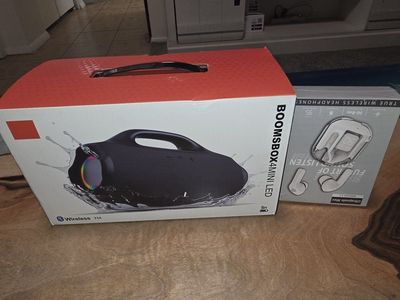 BOOMSBOX4MINI LED Wireless Portable Bluetooth Speaker & Ultrapods Max True Wireless Earpods
