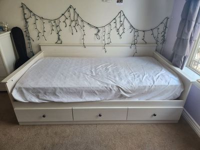 White Wooden Daybed Frame with 3 Storage Drawers
