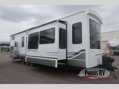 New 2026 Alliance RV Benchmark 42LFT